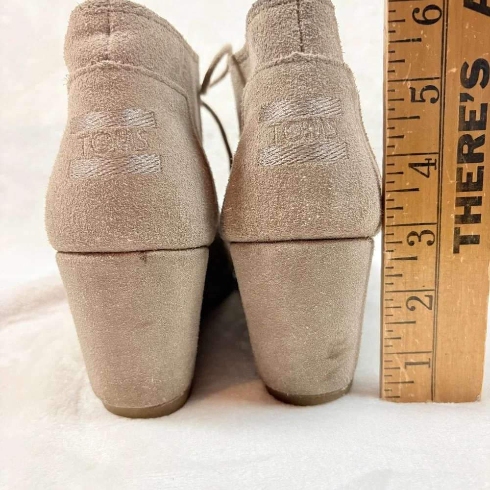 TOMS Taupe Suede Desert Wedge Booties Women‎ Sz 8 Lace Up Ankle Boots Round Toe